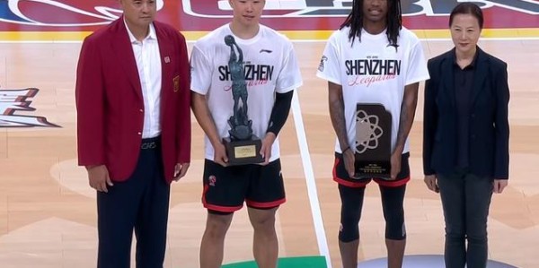 OB电竞app下载-深圳大胜1-0浙江：贺希宁32+5总分升队史第二 史密斯27+9